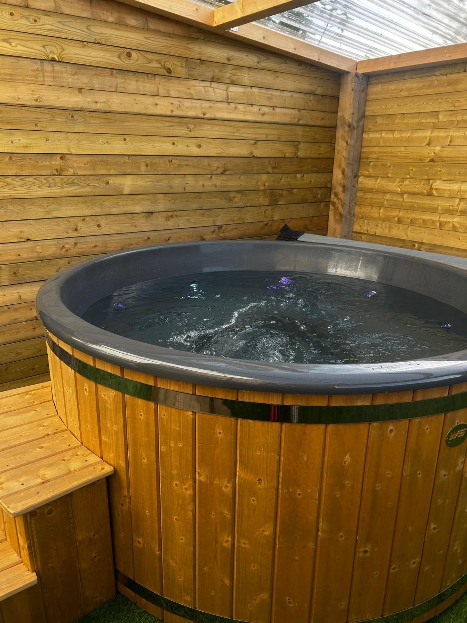 The Alpaca Farmhouse With Hot Tub And Alpaca Experience Included Dromara 外观 照片